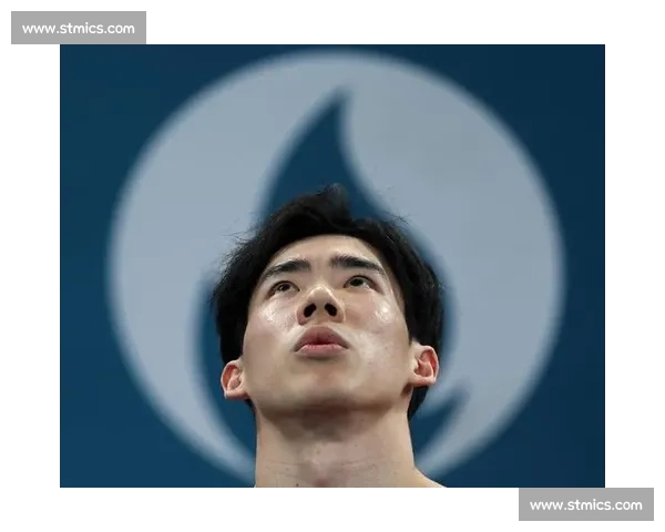 张博恒社媒晒银:路灯下的路,通向新周期 张博恒社媒晒银:路灯下的路,通向新周期